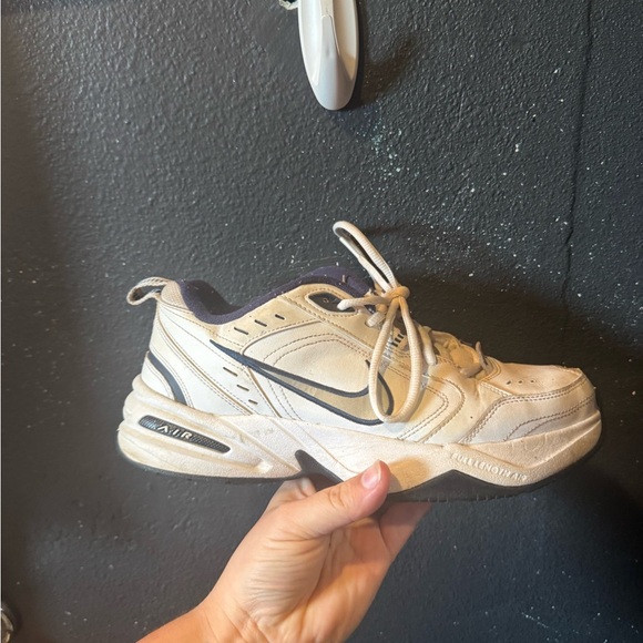 Men’s Nike Air White and Blue Monarch IV Sneakers size 8 - Picture 2 of 8